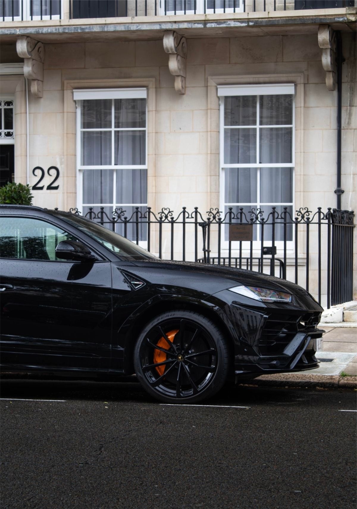 URUS NOIR