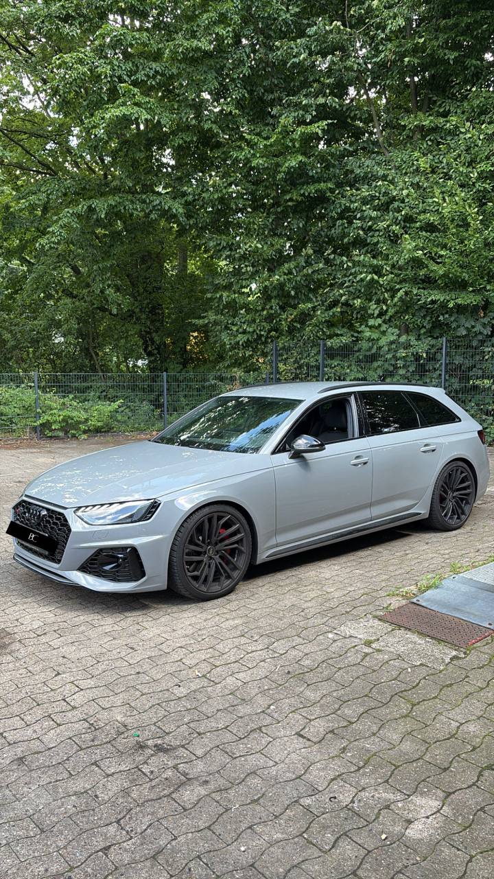 AUDI RS4 
