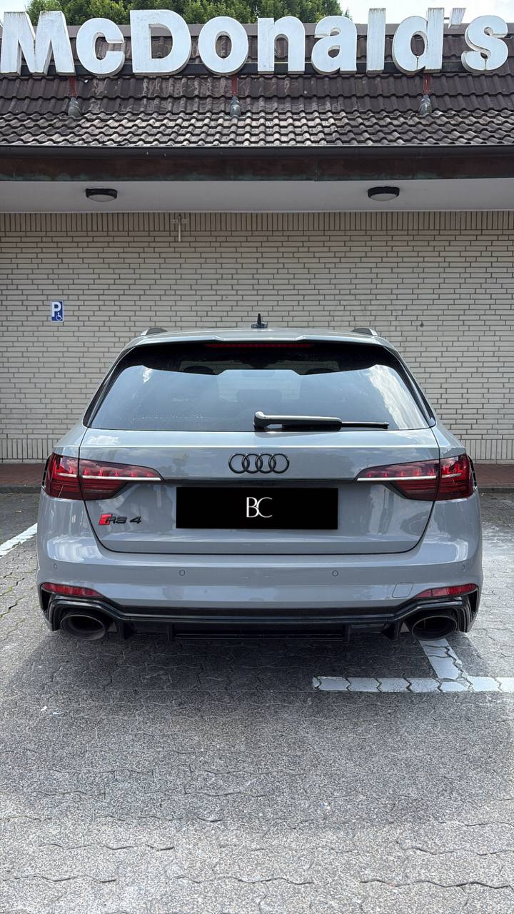 AUDI RS4 