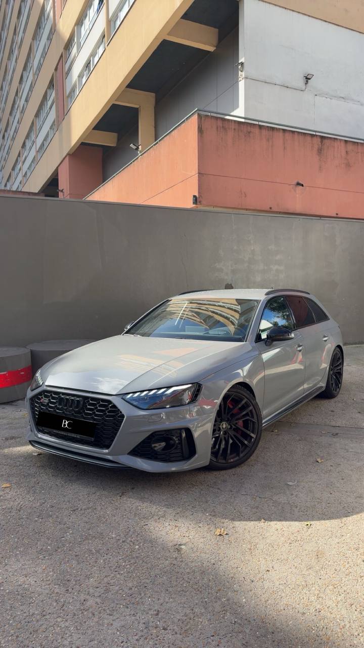AUDI RS4 