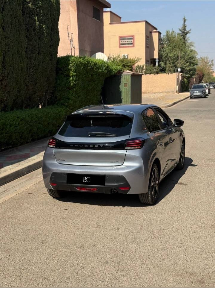PEUGEOT 208
